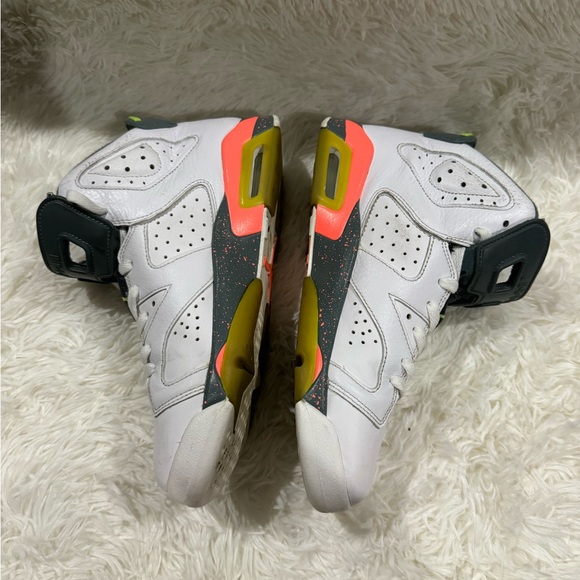Kids Air Jordan Retro 6 Bright Mango 7Y Gradeschool